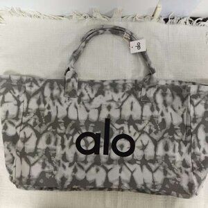 🌏|🌏ALO Yoga Gray Pattern Tote Bag